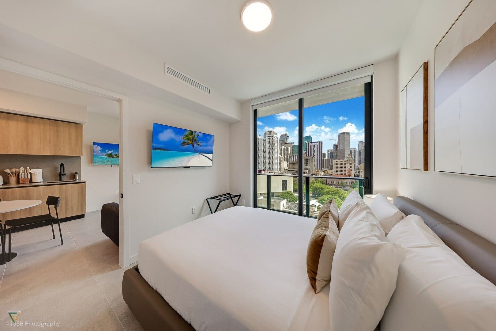 420 Friendly Airbnb Miami |Luxury 1BR | VibesBNB in FL 33132, USA