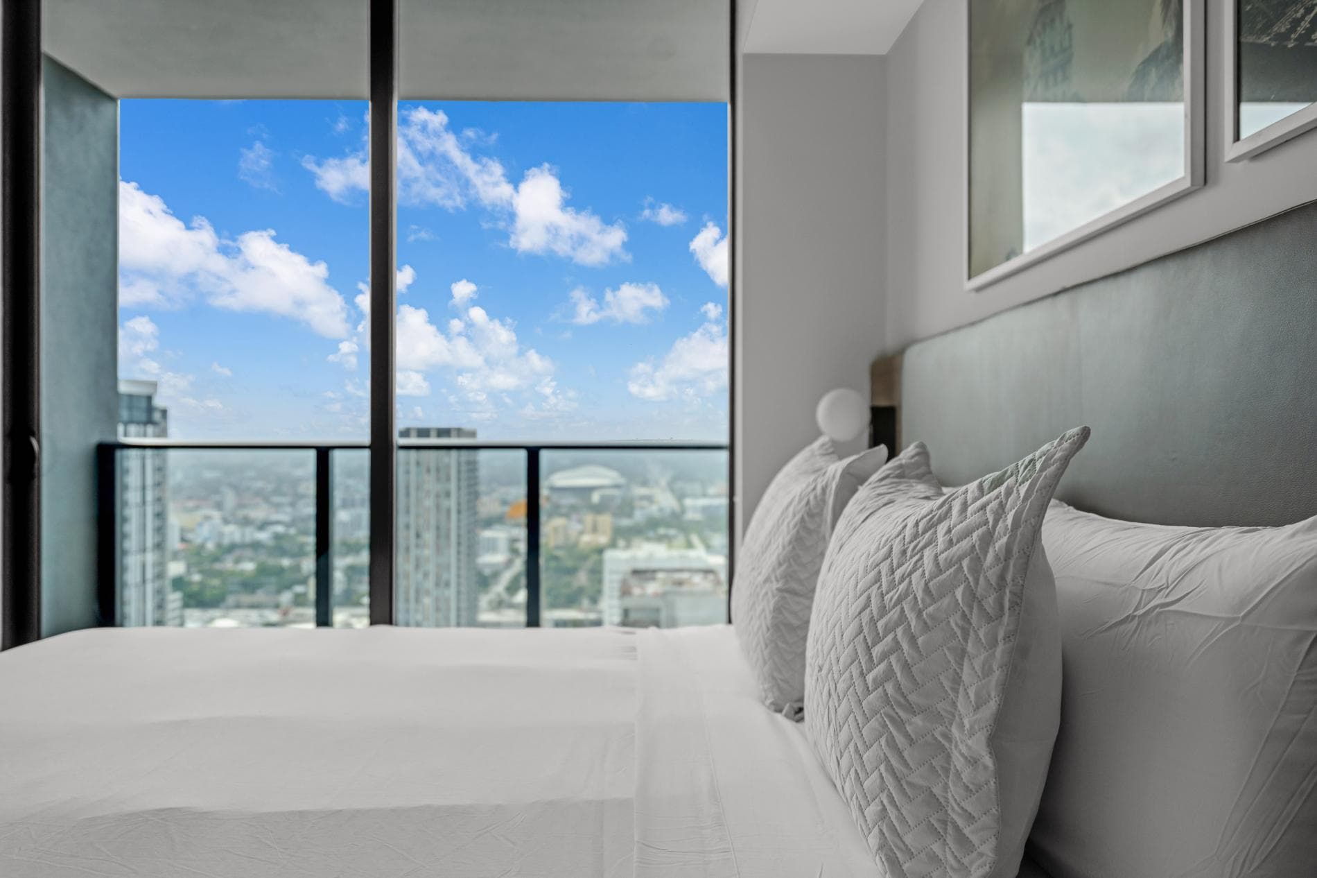 Sky-High Vibe | 50th-Floor 1BR with Pool and Balcony Steps from Miami Arena in FL 33132, USA