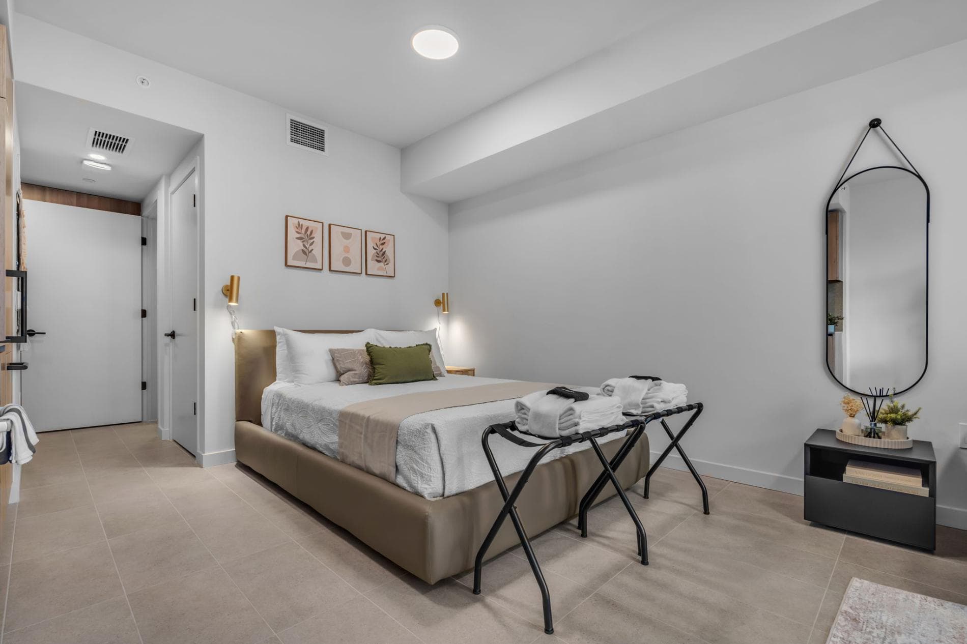 Downtown Studio Vibe | 21st-Floor Stay with Pool & Gym in FL 33132, USA